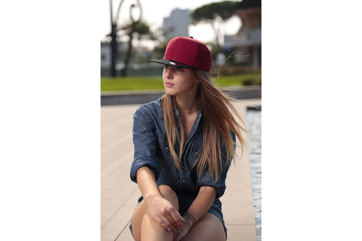 Atlantis Bank suoralippainen lippis logolla