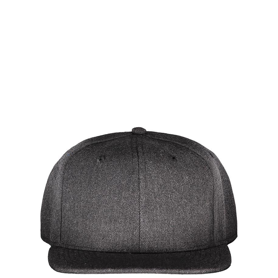 Clay-lippalakki logolla