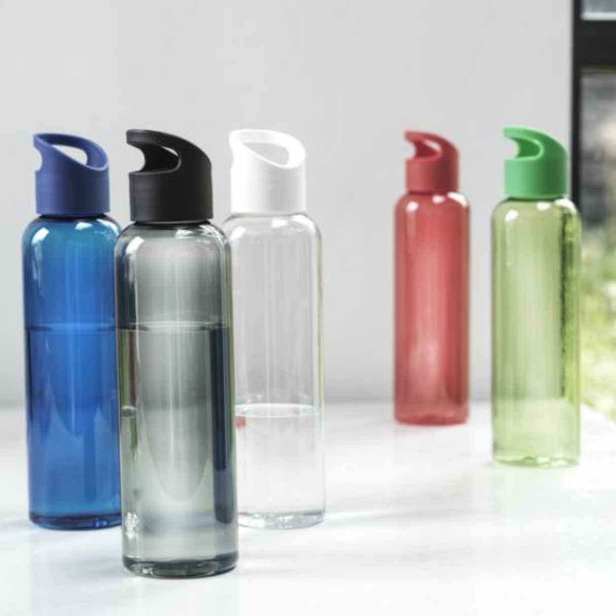 Sky 650 ml juomapullo kierrätysmuovista – logolla