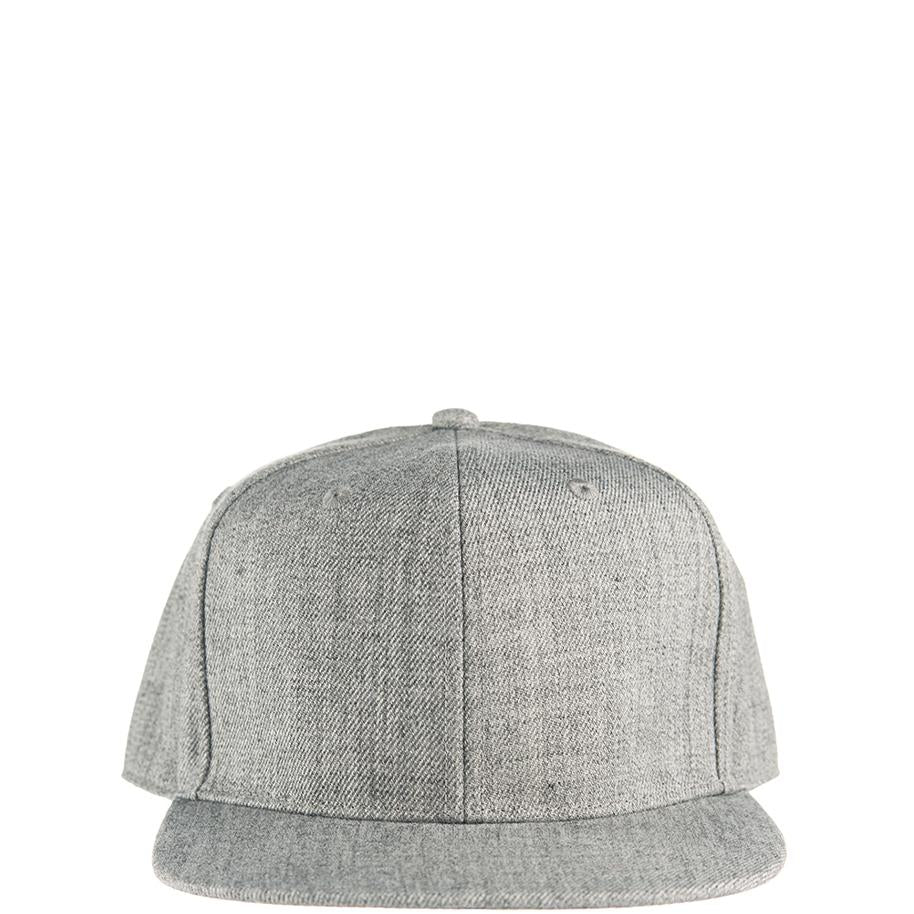 Clay-lippalakki logolla