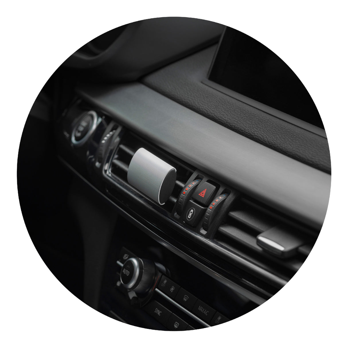 Ilmanraikastin autoon