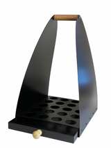 Suomalainen puunkantoteline roskienkeruulaatikolla